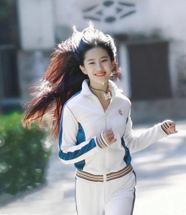 健身明星女图片_健身明星头像_健身图片明星