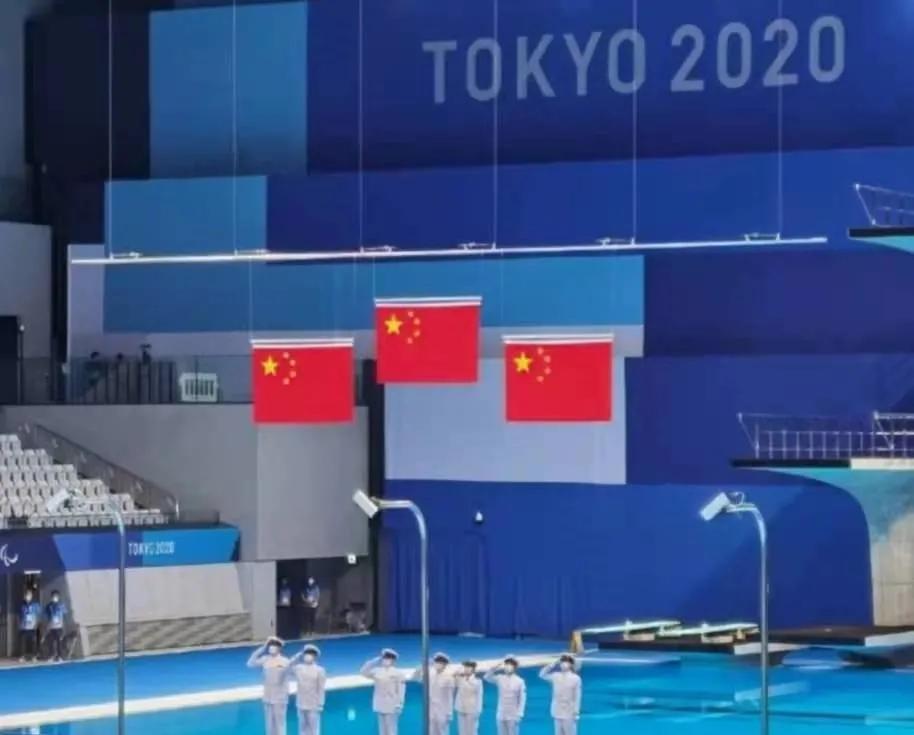 游泳比赛水下视频_游泳冠军下海_中国游泳冠军水下游