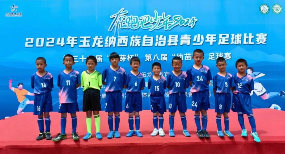 小学踢足球的基本规则简易_小学生踢足球规则教学视频_小学生踢足球游戏规则