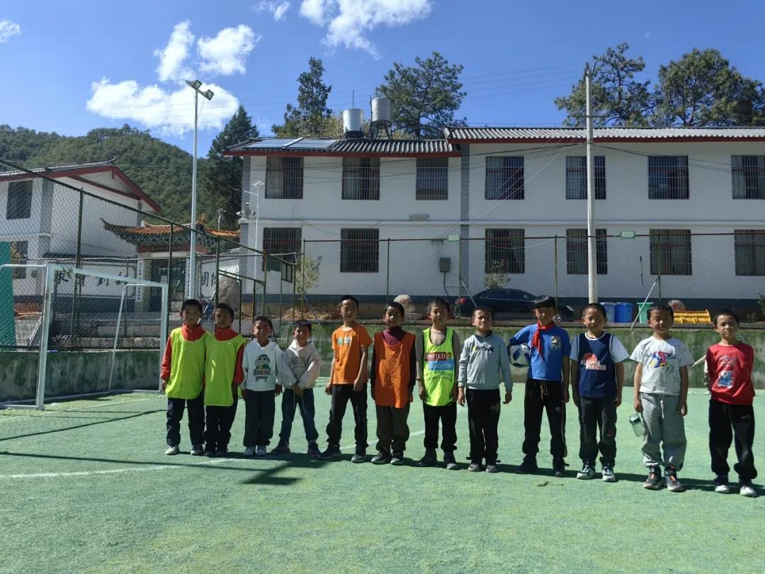 小学生踢足球规则教学视频_小学生踢足球游戏规则_小学踢足球的基本规则简易