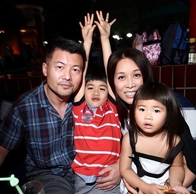 高峰员足球运动员是谁_高峰足球运动员_足球运动员高峰