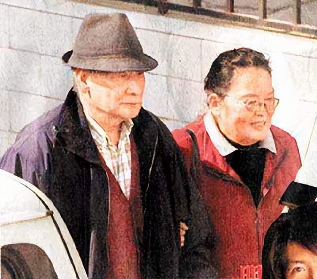 足球运动员高峰_高峰足球运动员_高峰员足球运动员是谁