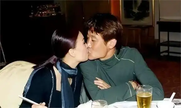高峰员足球运动员是谁_足球运动员高峰_足球运动员高峰个人简历