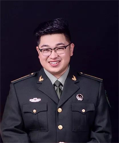 吸引女孩子技巧_如何吸引人学游泳的技巧_游泳技巧游泳初学者如何踩水