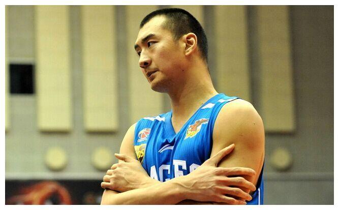 中国篮球历史上，一共有九名被NBA选中的天才球员